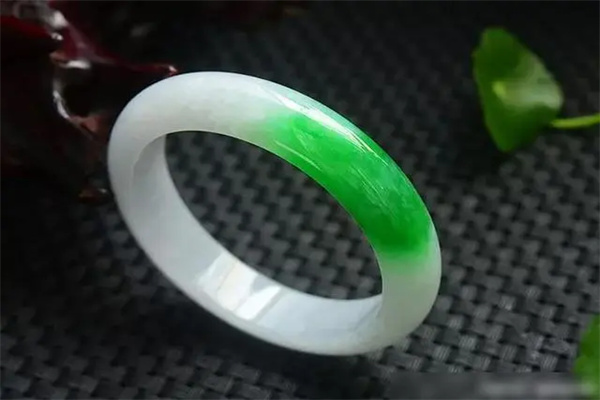 白底青翡翠手鐲